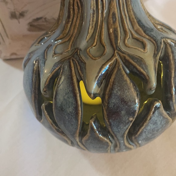 Blue Art Vase - Butterfly Design - Hobby Artist - Picture 3 of 7